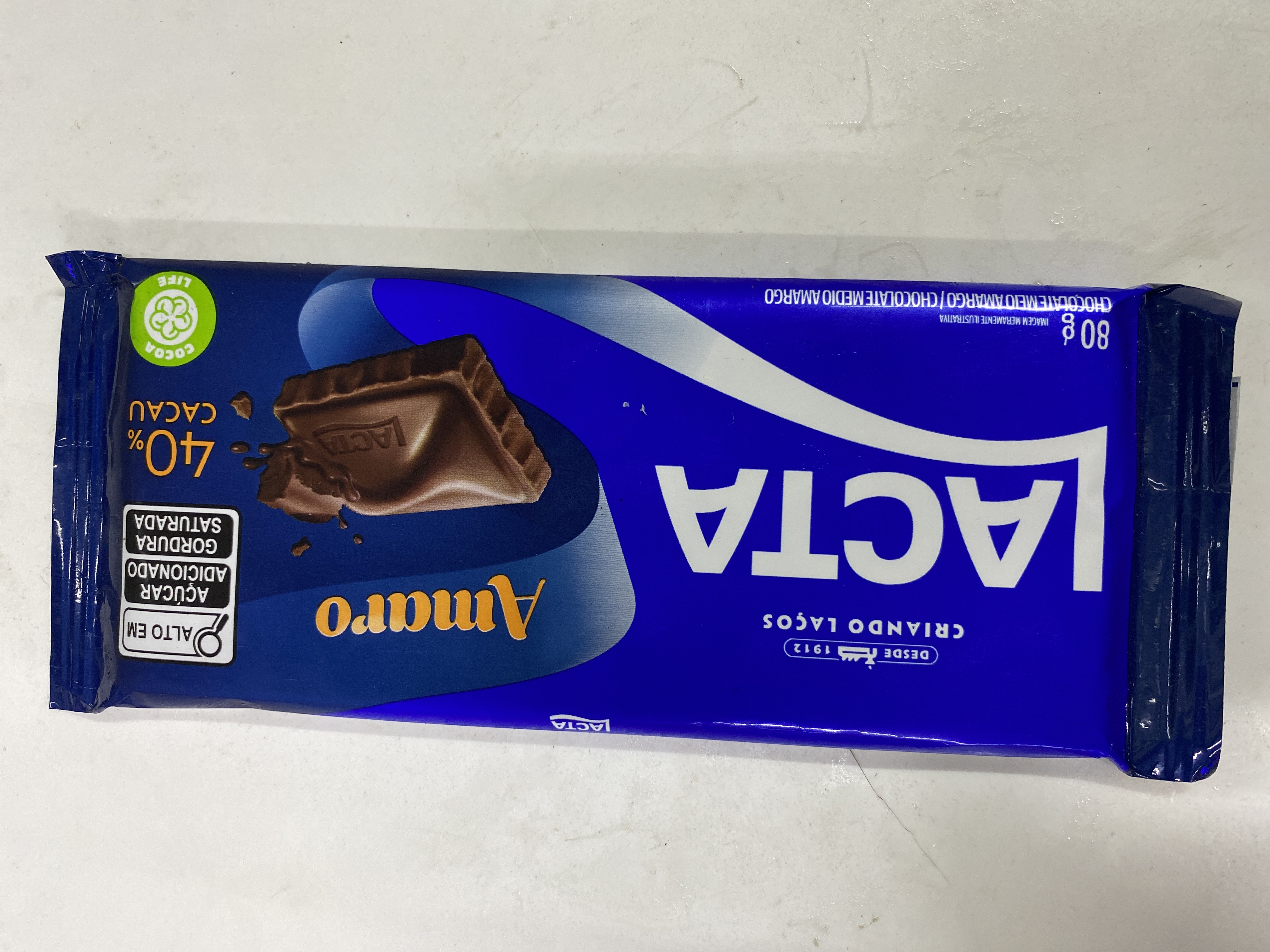 Barra de chocolate Lacta Amaro